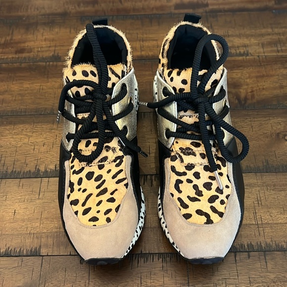 Steve Madden Cliff Animal Size 7.5 Sneakers. Excellent condition. Gently worn. - Picture 2 of 15